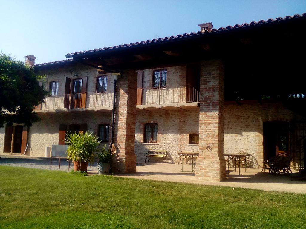 Cascina Stralla Farigliano Exteriér fotografie
